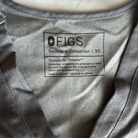 Gray Figs XS scrub top - Picture 3 of 5